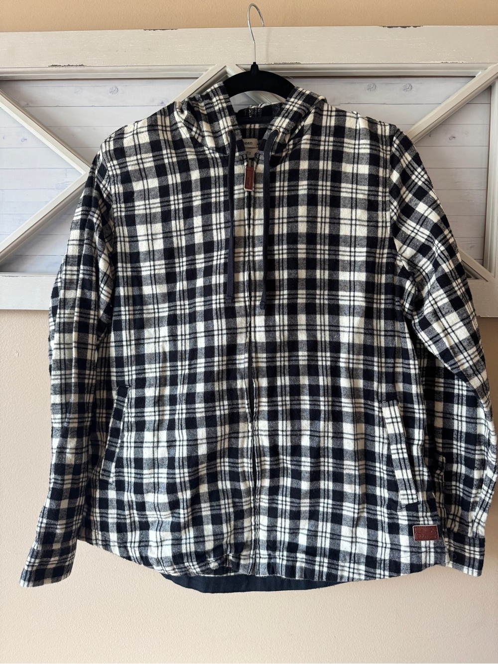 LL Bean Jacket Womens Medium Black Scotch Plaid Flannel Shirt Hooded Shacket